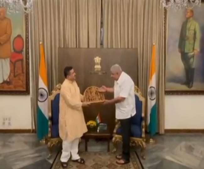 बंगाल सरकार और राजभवन के टकराव के बीच राज्यपाल जगदीप धनकड़ से मिले सुवेंदु अधिकारी, विभिन्न मसलों पर की चर्चा