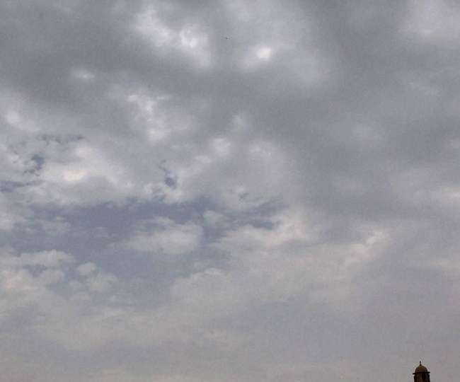 Jalandhar Weather Update: जालंधर में हल्की बूंदाबांदी, ठंडी हवाएं चलने से तापमान गिरा