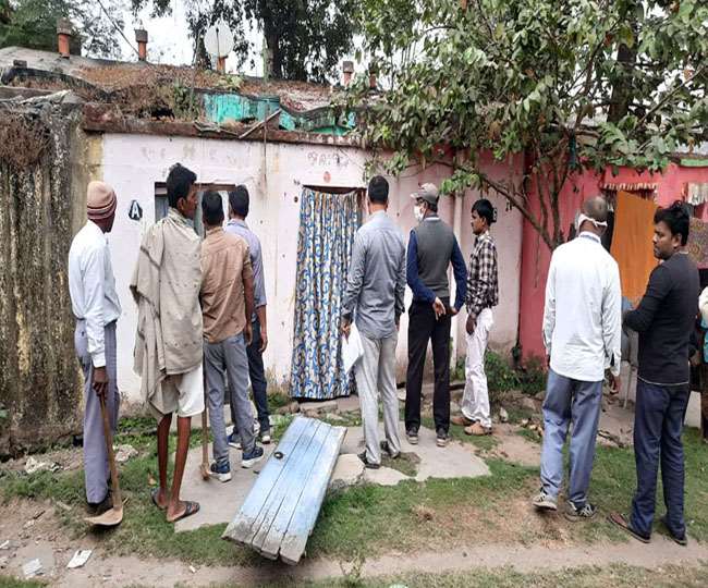 रेलवे क्वार्टर में कब्जा और रेलवे की जमीन पर अतिक्रमण करने वाले होशियार...आ रही फौज
