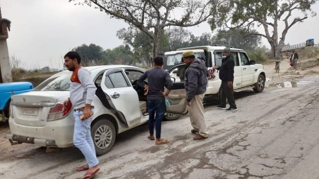 कार से उतरवाई काली फिल्म, 15 वाहनों के किए चालान