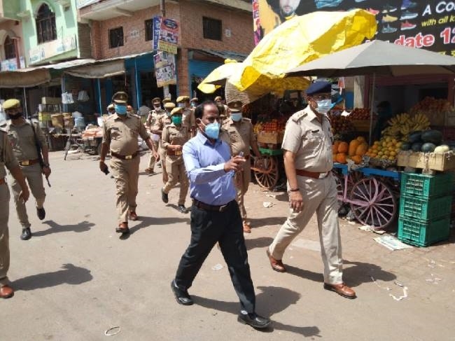 खुले में रखा क्रय केंद्रों का खरीदा गया सैकड़ों क्विंटल गेहूं
