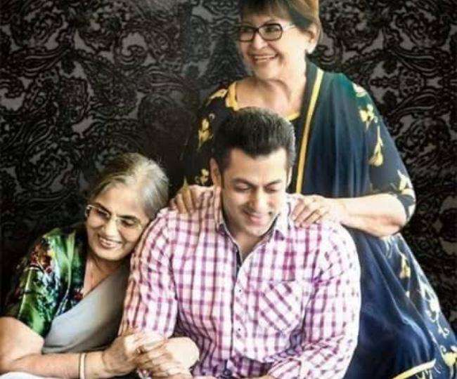 Salman Khan ने अपनी दोनो मां को इस अंदाज में कहा हैप्पी मदर्स डे, देखें PHOTO