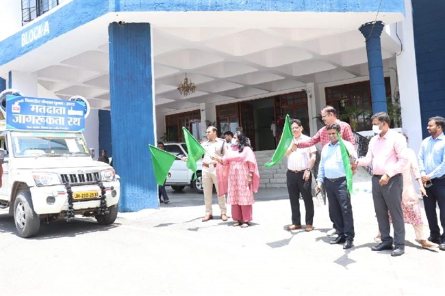मतदाता जागरूकता रथ किया रवाना
