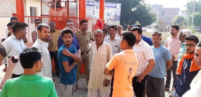 मंदिर में देवी-देवताओं की मूर्तियां तोड़ीं, आक्रोश