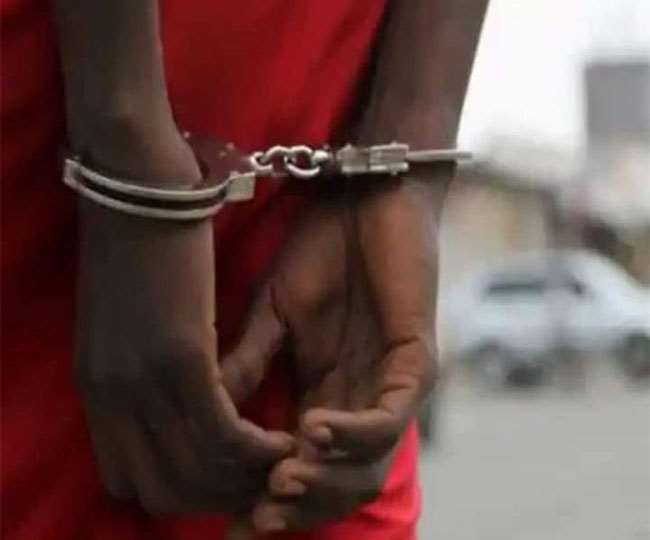 जिस कपड़ा दुकान में काम करता था स्टॉफ उसी की बेटी को ले उड़ा, Bokaro Police ने हजीराबग से किया बरामद; अपहरणकर्ता भी गिरफ्तार