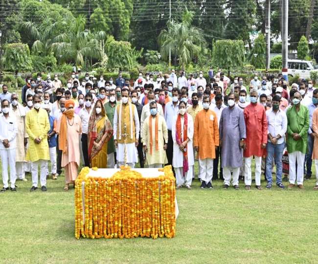 सर्व धर्म प्रार्थना सभा: कोरोना से जिनको खोया, उन्हेंं यादों में संजोया, प्रयागराज में रखा गया दो मिनट का मौन