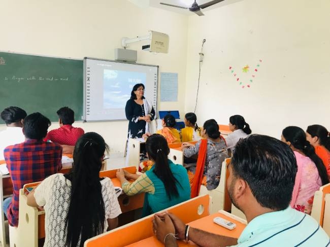 अध्यापकों को दिए पढ़ाने के टिप्स