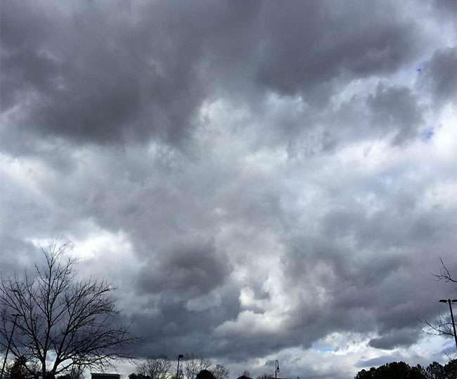 Jalandhar Weather Forecast : जालंधर में मूसलाधार बारिश से बदला मौसम का मिजाज, तापमान गिरा