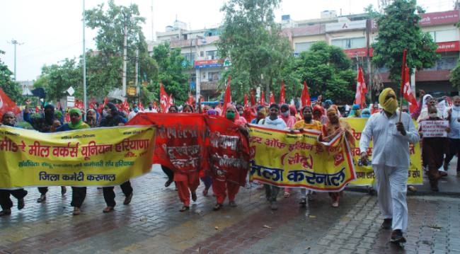 सत्याग्रह आंदोलन में शामिल हुए मजदूर, किसान व कर्मचारी