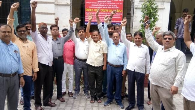 कोषागार कर्मियों ने दी आंदोलन की चेतवानी