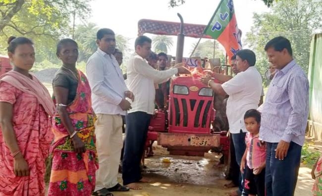 गैड़िया में भाजपाइयों ने लगाई कृषि चौपाल