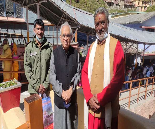 Chardham Yatra 2021: नीति आयोग के उपाध्यक्ष ने लिया बदरी-केदार में निर्माण कार्यों का जायजा, दोनों धामों में की पूजा-अर्चना