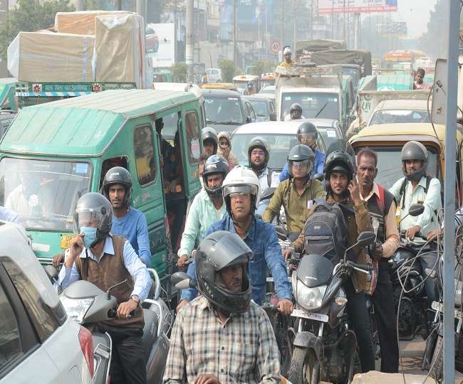 मुख्यमंत्री का काफिला गुजरने के बाद फंसा यातायात, सड़क पर रेंगते रहे वाहन