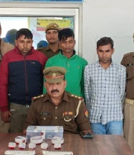 मुठभेड़ के बाद तीन बदमाश दबोचे, चोरी हुआ माल बरामद