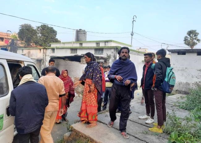 शादी समारोह से लौट रहे बाइक सवार युवक की मौत, सड़क किनारे मिली दुघर्टनाग्रस्त बाइक