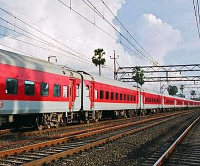 Railway Alert : पशु टकराने से रुकती है ट्रेन तो प्रति मिनट रेलवे को हजारों का नुकसान, RTI में मिली अहम जानकारी