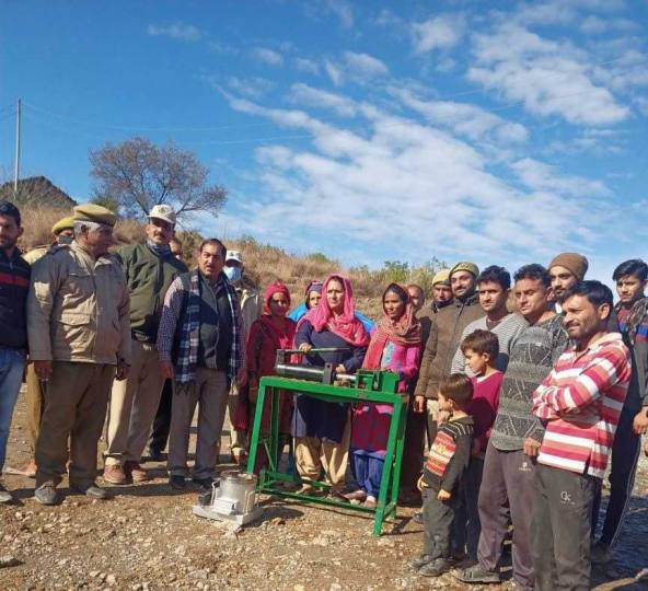 वन विभाग ने शिविर लगाकर पर्यावरण संरक्षण के प्रति किया जागरूक