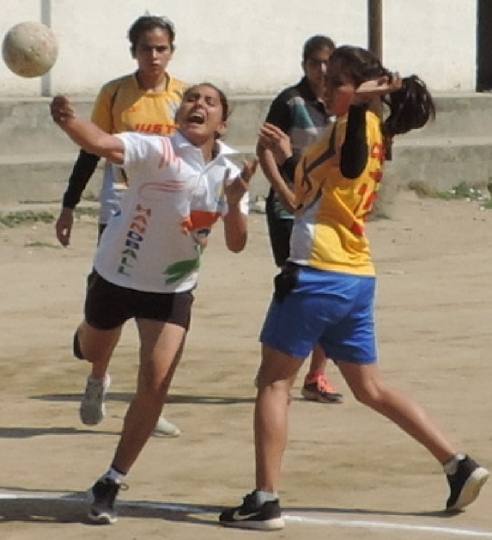 राज्य स्तरीय प्रतियोगिता के लिए महिला व पुरुष हैंडबॉल टीम का चयन