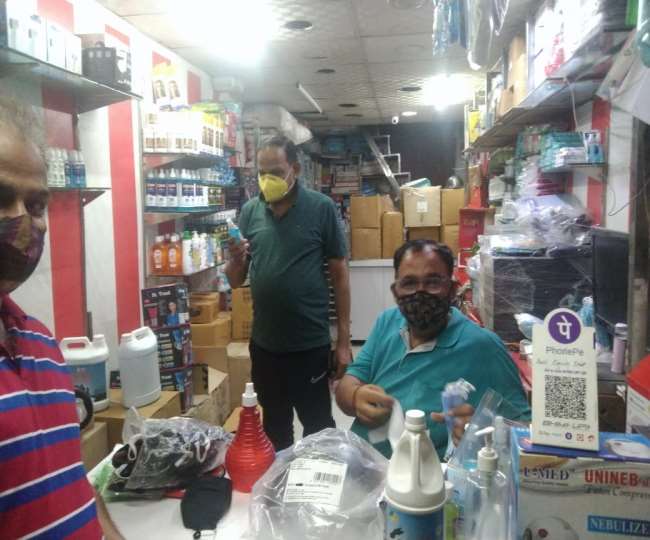 कोविड सेंटरों में पैरामेडिकल स्टाफ व अन्य लोगों को लगाने की अनिवार्यता है।