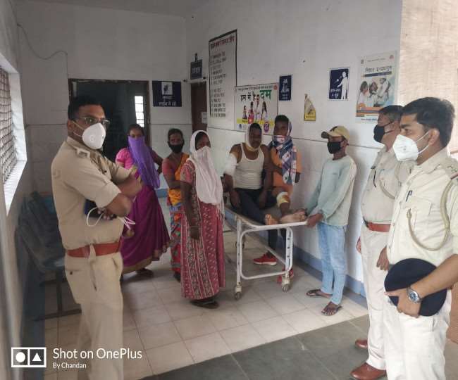 Chaibasa News: जगन्नाथपुर के गोबर व राजाबासा के ग्रामीणों के बीच खूनी संघर्ष, एक दर्जन से ज्यादा जख्मी, तीन गंभीर