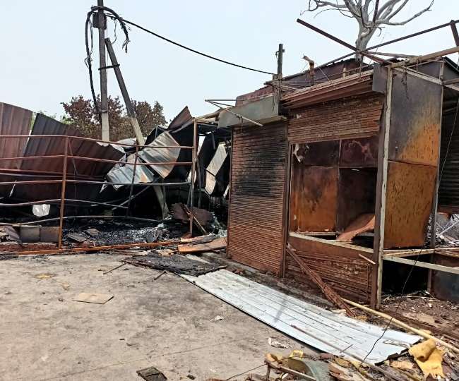 Delhi Fire News: शास्त्री पार्क फर्नीचर मार्केट में आग लगने से 500 से ज्यादा दुकानें जलकर राख