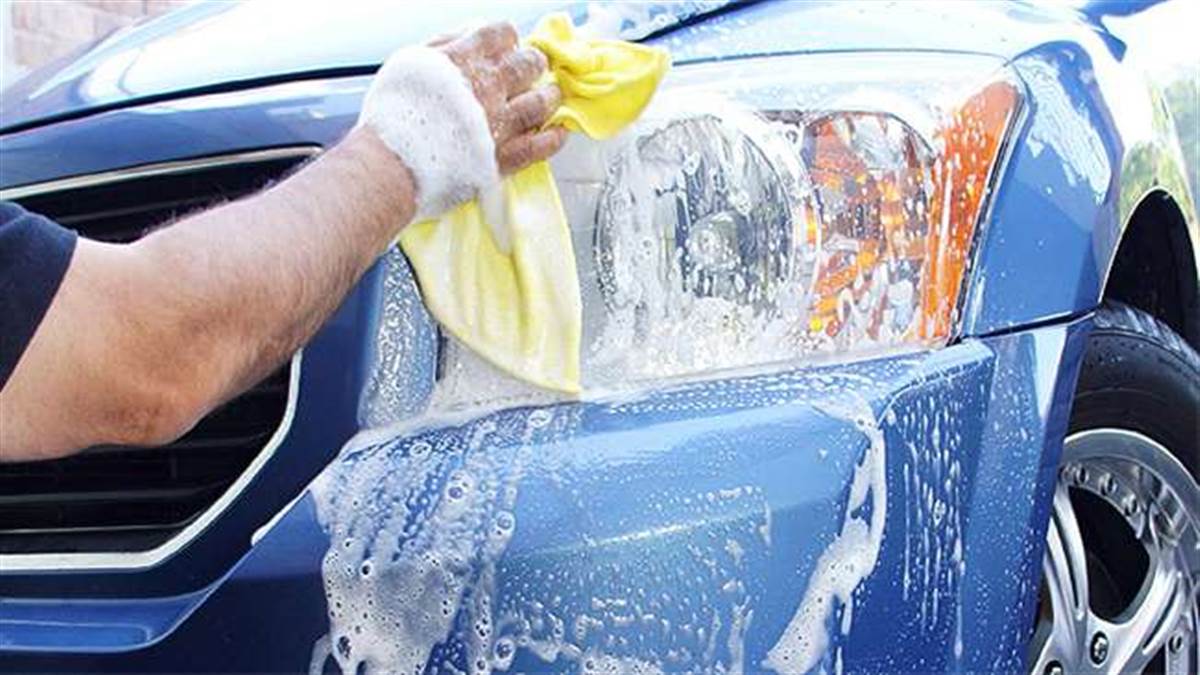Car wash tips: इन सस्ते और आसान ट्रिक्स से करें अपने कार की सफाई, नई गाड़ी की तरह हो जाएगी चमक