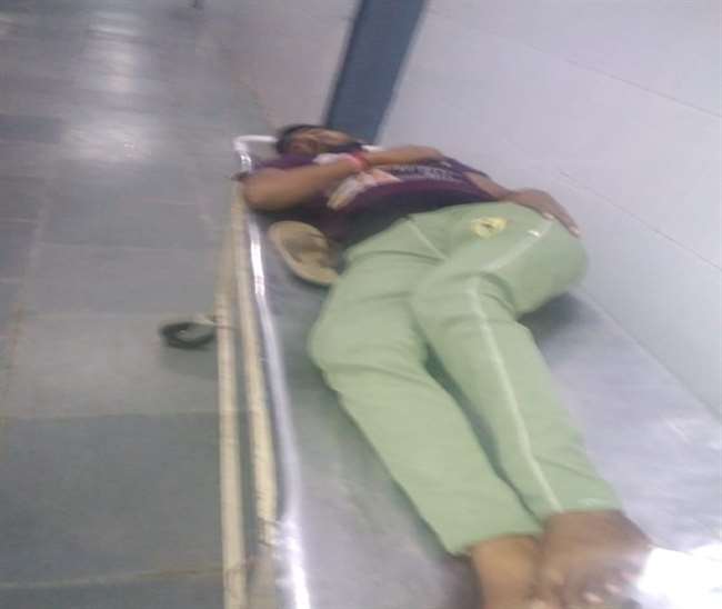 Road accident in Moradabad : रोडवेज बस ट्रक से टकराई, कार का भी बिगड़ा संतुलन, 12 घायल
