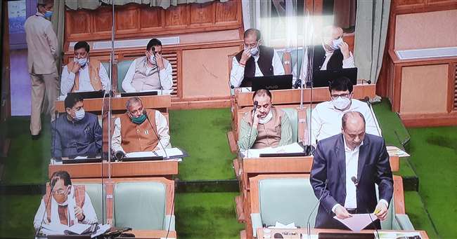 सर्दियों में बर्फ हटाने के लिए सैकड़ों स्नोकटर खरीदना संभव नहीं: सीएम