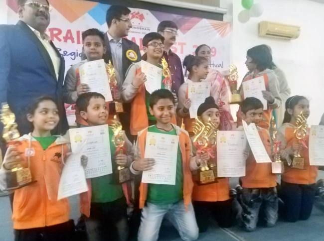 अबाकस प्रतियोगिता में ब्रेन ओ ब्रेन के बच्चों ने जीती ट्राफी