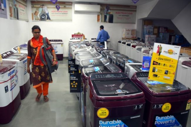 इलेक्ट्रानिक्स मार्केट में उत्साह लेकर आया धनतेरस