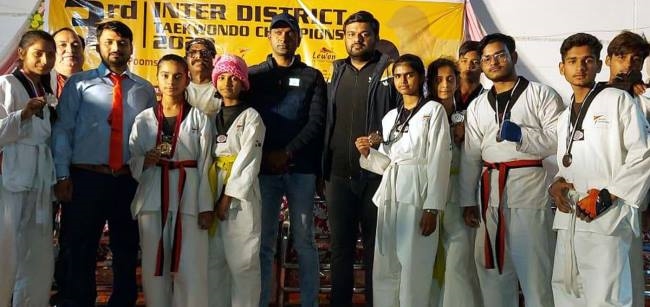 ताइक्वांडो चैंपियनशिप में जिले के खिलाड़ियों ने जीते मेडल