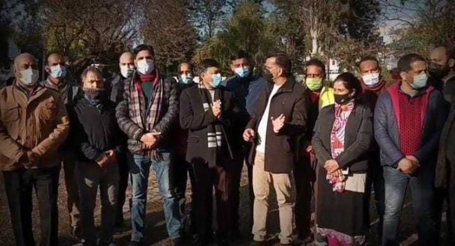 बिजली की समस्या को लेकर भाजपा नेता डीसी से मिले