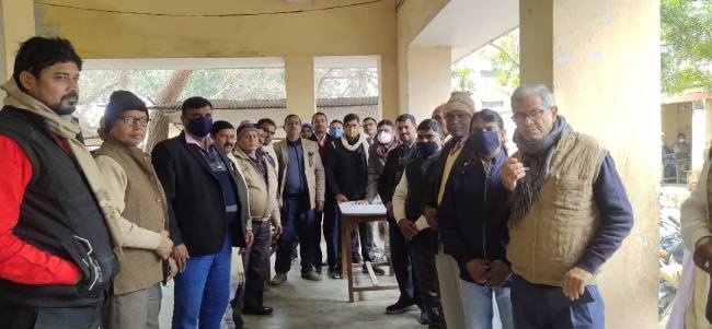विभिन्न समस्याओं को लेकर अधिवक्ताओं ने जताया विरोध