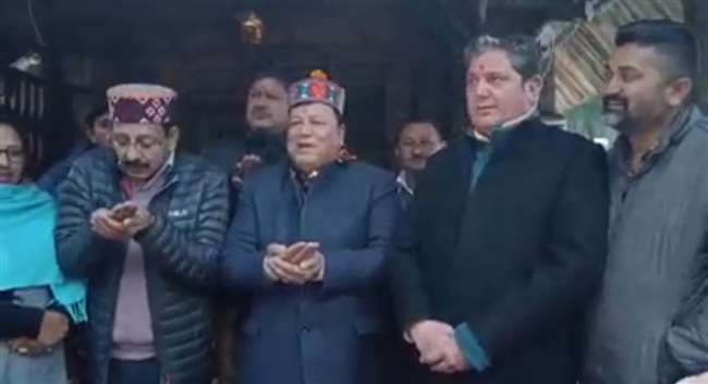 कांग्रेसियों ने माता हिडिंबा की खाई कसम, जिसे मिलेगा टिकट उसका देंगे साथ