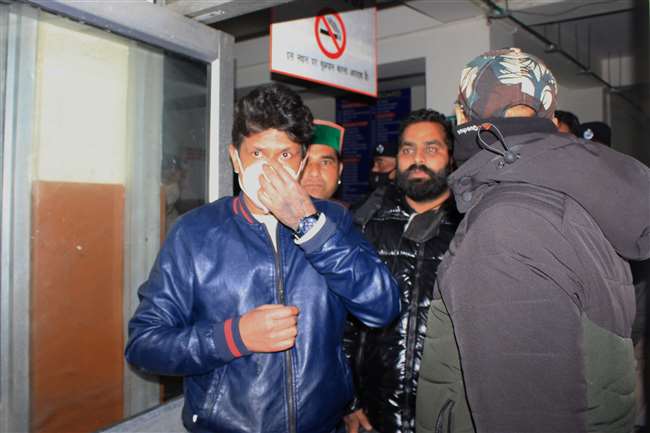 आधी रात को एसडीएम के पास पेश किए पूर्व सीपीएस नीरज भारती, जानिए फिर क्या हुआ