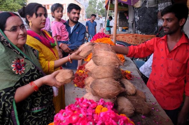 आज घर-घर विराजेंगी मां दुर्गा, मंदिरों में लगेंगे जयकारे
