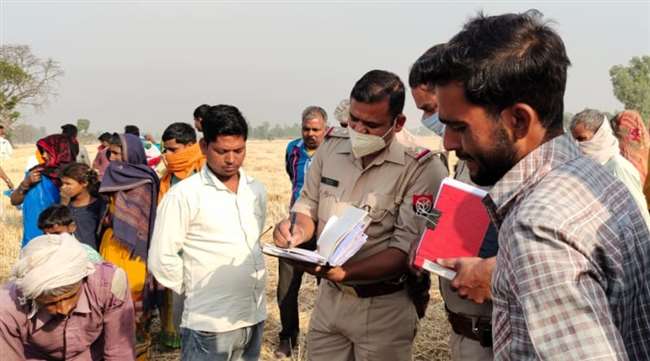 शाहजहांपुर में दो दिन से लापता ग्रामीण की हत्या कर शव जलाने का प्रयास, शरीर पर कई जगह मिले चोट और जलाने के निशान
