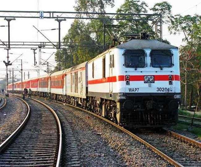 Indian Railways News : बालामऊ-सीतापुर-उन्नाव रेल मार्ग पर दाैड़ेगा इलेक्ट्रिक इंजन, जानिए क्या हाेगा फायदा