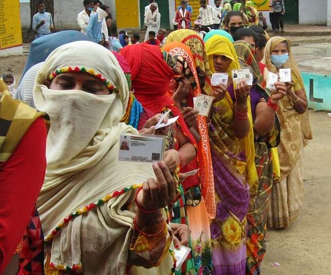 UP Panchayat Chunav 2021: 130 बूथों पर 67.49 फीसद मतदान, 625 उम्मीदवारों का भविष्य तय, सदस्य के 312 पदों के लिए हुआ मतदान