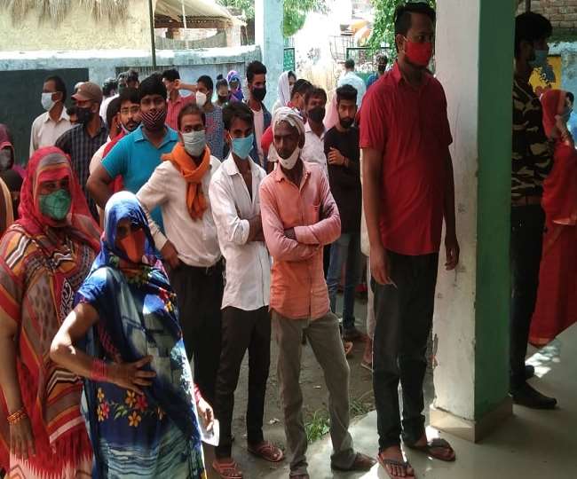 UP Panchayat By Election 2021: पंचायत उपचुनाव में 64.74 फीसद मतदान, 8321 मतदान केंद्रों पर वोटिंग; कल मतगणना