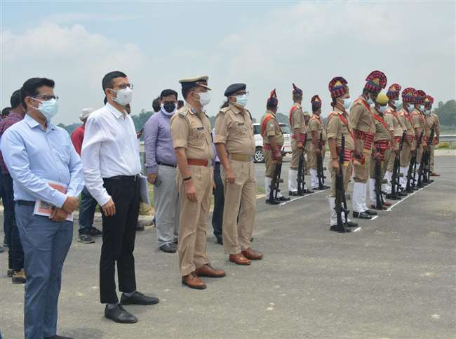 पूर्वांचल एक्सप्रेस-वे के निर्माण में शिथिलता और लारपवाही बर्दाश्त नहीं, टोल प्लाजा के निर्माण जल्द हो