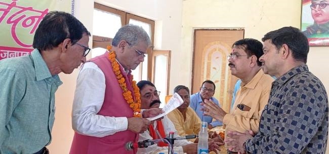 अस्पताल पहुंचे मंत्री वार्डो में गंदगी देख बिफरे, सीएमएस को फटकार