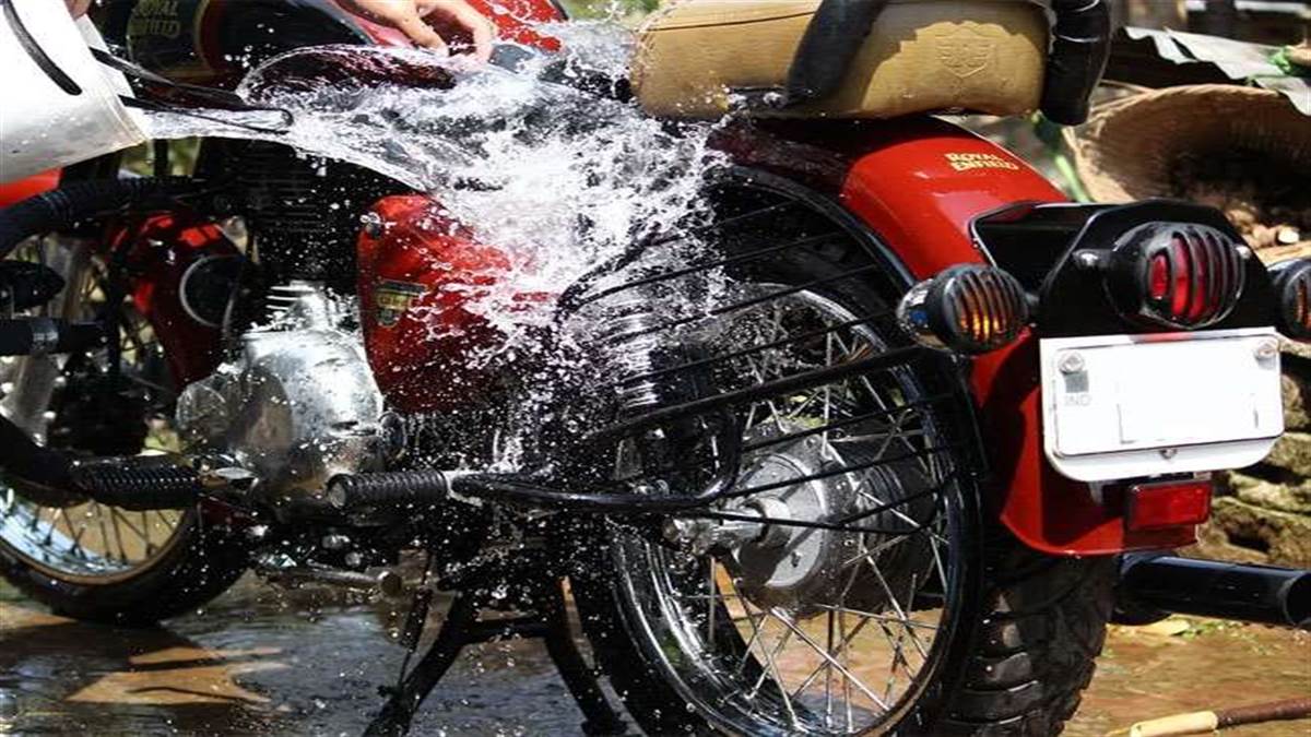 बाइक शौकीन ध्यान दें! इन आसान टिप्स को अपनाकर सालों साल चमकाएं अपनी मोटरसाइकिल