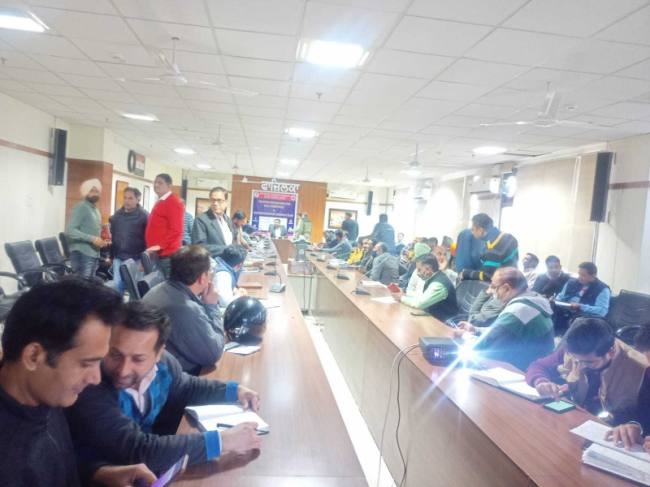 प्रशासन ने भी शुरू की चुनावों को लेकर तैयारियां