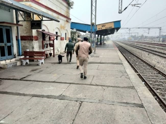चुनावों को लेकर पुलिस चौकस, वाहनों की चेकिग की