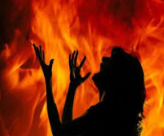 सिमडेगा में डायन के नाम पर पुआल व मिट्टी तेल छिटकर लगा दी आग, दहशत में पूरा परिवार