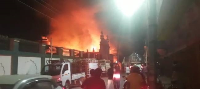 अंबाला में जामा मस्जिद के पास लकड़ी के गोदाम में लगी आग