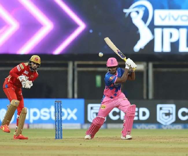 IPL 2021 में पहला शतक बनाने वाले बल्लेबाज बने संजू सैमसन, तोड़े कई रिकॉर्ड