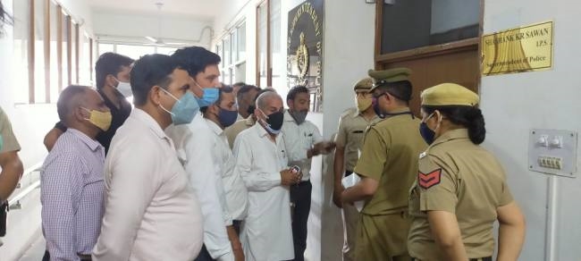 पुलिस-वकीलों में फिर ठनी, बार के पूर्व प्रधान गिरफ्तार, वकीलों की हड़ताल