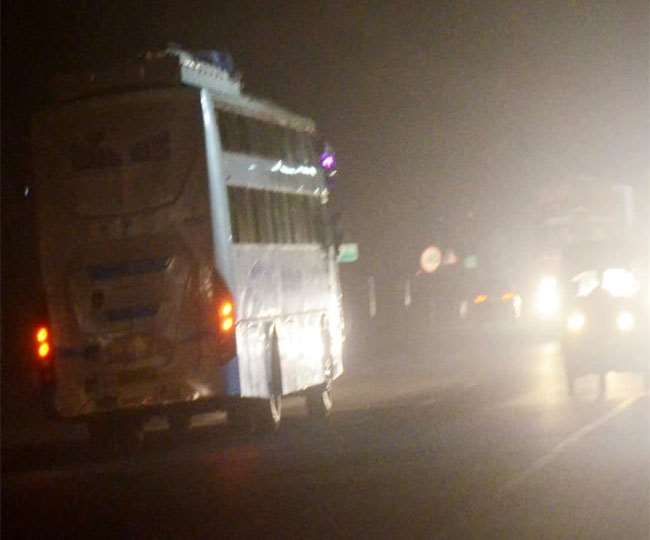 झारखंड में चोर दरवाजे से घुस रहीं बिहार की बसें, प्रतिबंध के बाद भी हो रहा यात्री वाहनों का परिचालन